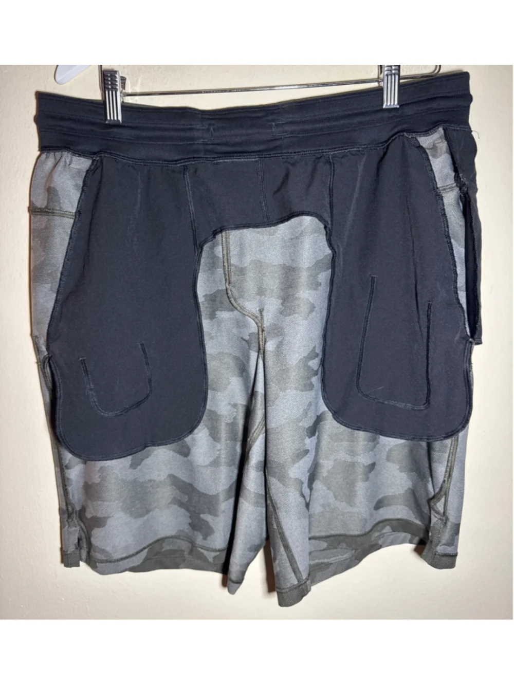Men's Lululemon Athletic Shorts XL Green Grey Camo
